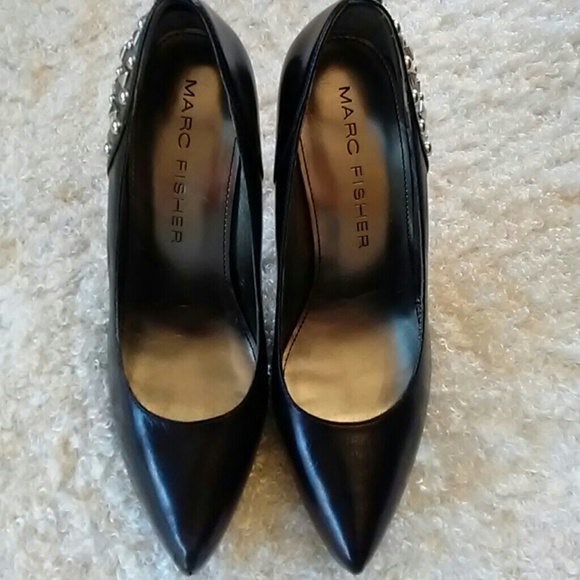 Pyramid and Circle Rockstud Pumps - Picture 2 of 6